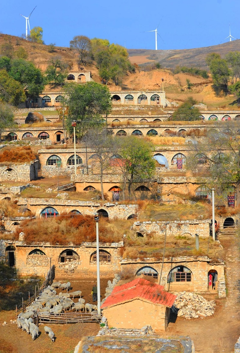 風(fēng)機(jī)轉(zhuǎn)在窯洞上、福建省福安市灣塢鎮(zhèn)大唐火電廠、敖亞新